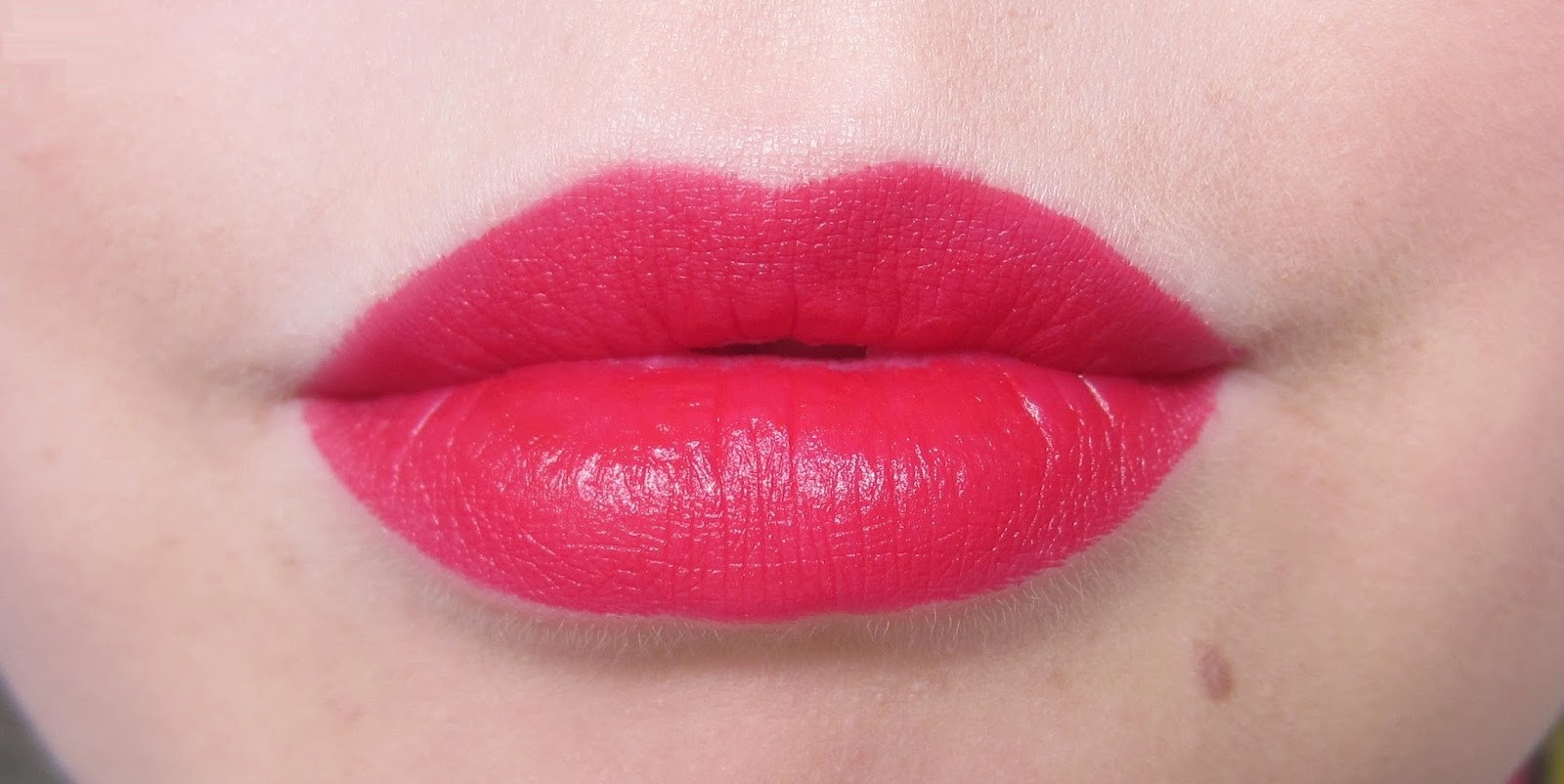 Son KIKO Rebel Romantic Intensely Lavish Lipstick 03 Luscious Red đỏ ánh hồng sexy, cho đôi môi vẻ đẹp ngọt ngào và cực kì cuốn hút