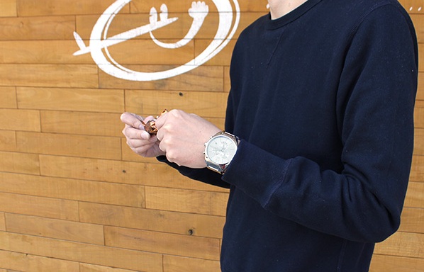 Chiếc đồng hồ Calvin Klein K2F27126 trên tay nam tính, cực chất