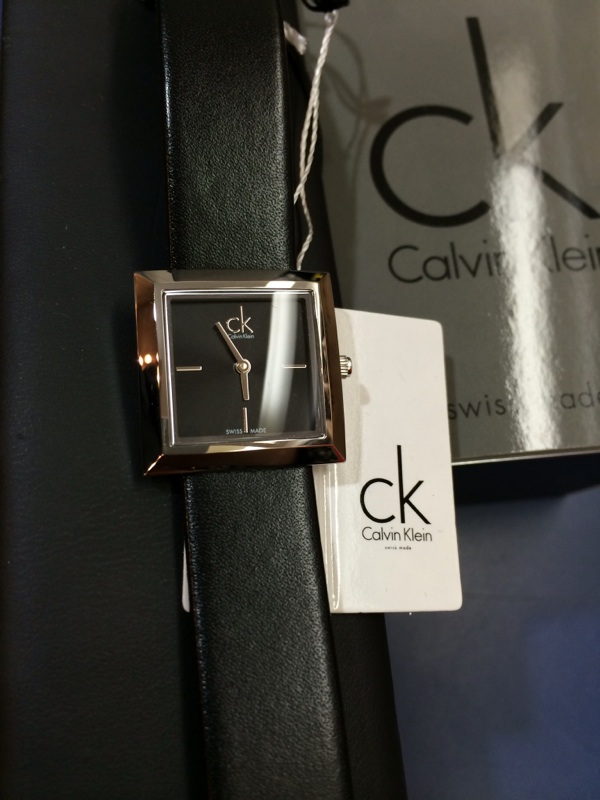 Cận cảnh chiếc đồng hồ CK nữ K3R231C1