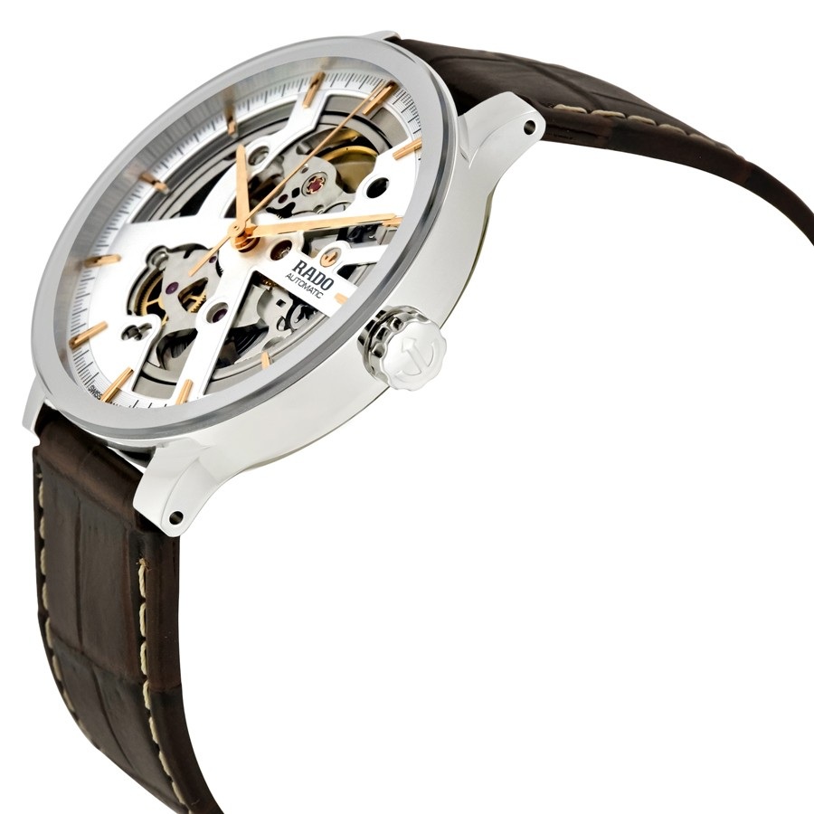Chiếc đồng hồ Rado nam này được thiết kế lộ toàn bộ máy chắc chắn sẽ cho bạn những trải nghiệm thú vị