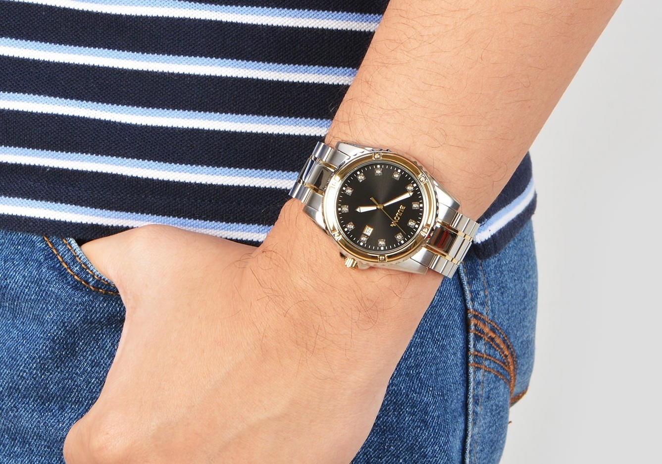 Chiếc đồng hồ Bulova nam 98D122 trên tay sang trọng, lịch lãm