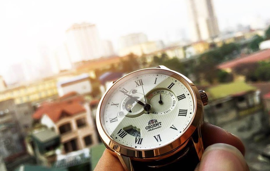 Cận cảnh chiếc đồng hồ Orient Automatic SET0T001W0