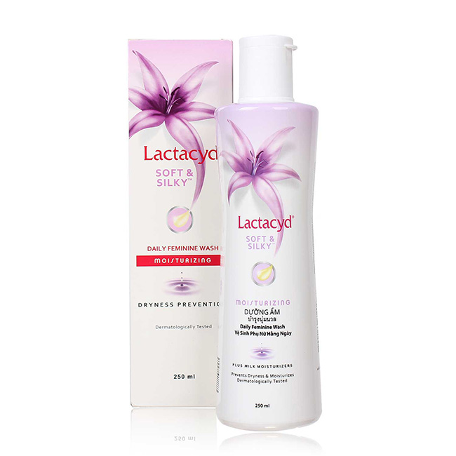 Dung dịch vệ sinh phụ nữ Lactacyd Soft & Silky