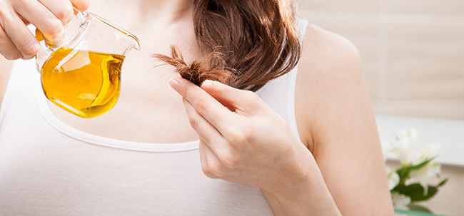 Si të rritni shpejt flokët e gjatë në shtëpi me vaj ulliri