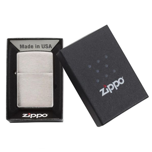 Zippo mạ Classic Brushed Chrome 200 thiết kế đơn giản, lửa xanh sáng
