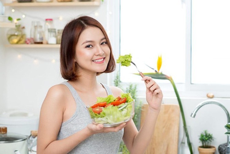Có một chế độ ăn uống điều độ nhiều rau xanh và trái cây