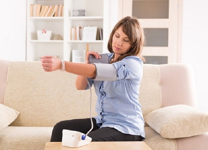 Máy đo huyết áp chính hãng giúp mẹ có thể theo dõi sức khỏe tại nhà
