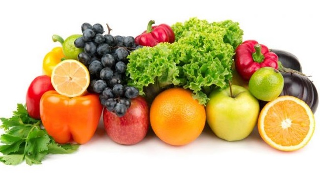 Cách làm trắng răng hiệu quả bằng rau xanh và trái cây