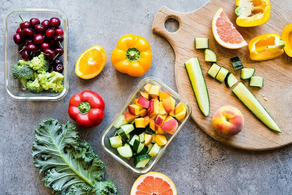 Trẻ em nên ăn nhiều trái cây và hoa quả để khỏe mạnh