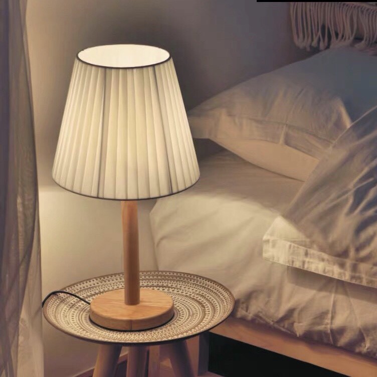 Đèn ngủ đầu giường cán gỗ sồi 3 chế mức độ ánh sáng 
