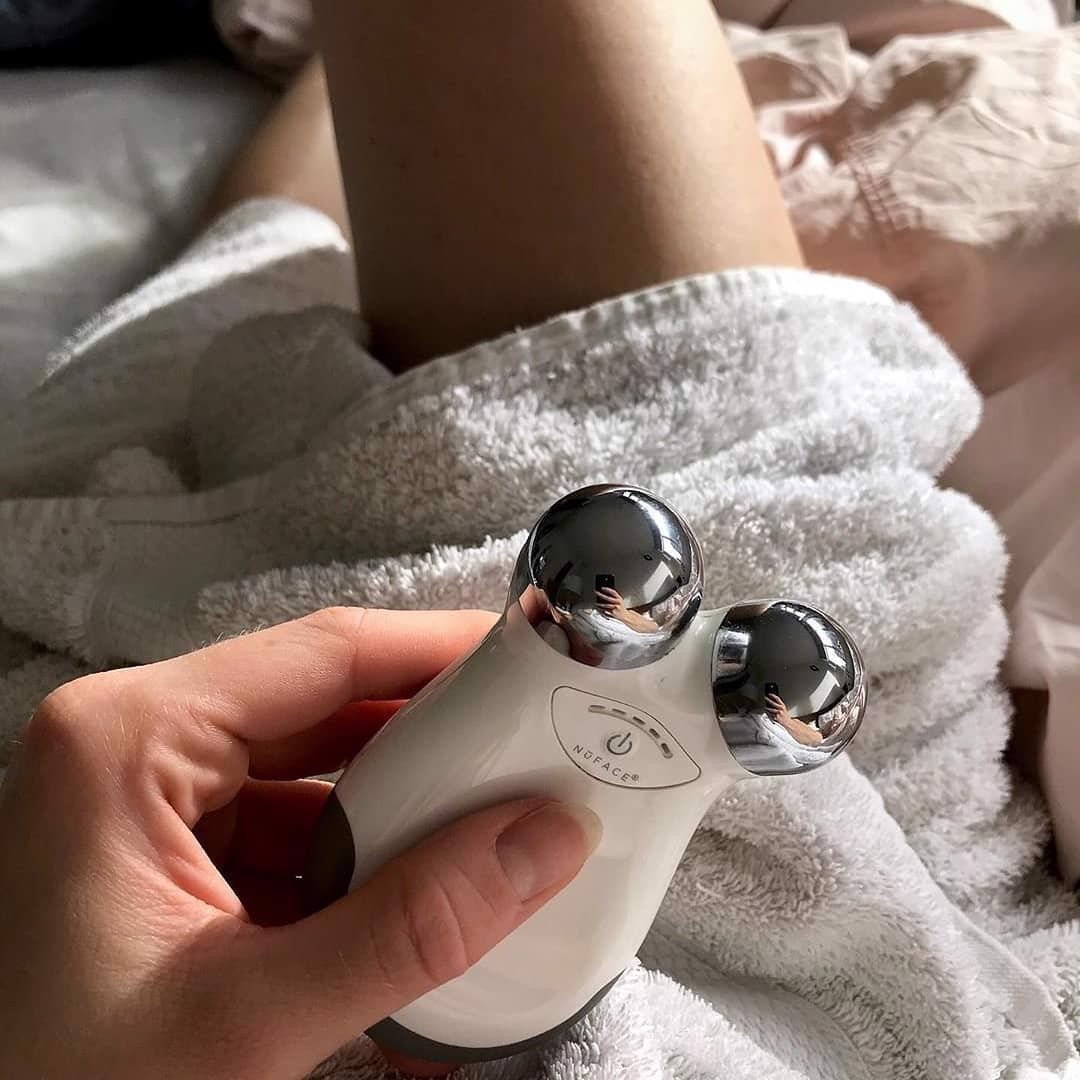 Máy massage nâng cơ mặt Nuface Mini bảo vệ, hỗ trợ nâng cơ toàn diện