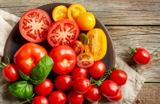 Cà chua cό thể chế biến thành nhiều ᵭồ uống và mόn ӑꞑ tốt cho trẻ, giải nhiệt
