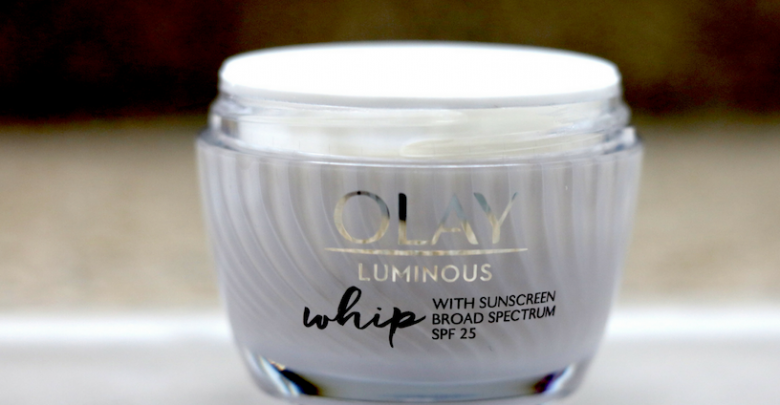 Kem dưỡng trắng da Olay Luminous Whip Active Moisturizer ỗ trợ dưỡng ẩm, dưỡng trắng da tự nhiên
