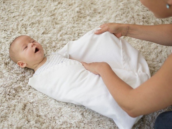 Phương pháp quấn chũn được chứng tỏ gom trẻ con sơ sinh ngon giấc và không nhiều giật thột hơn