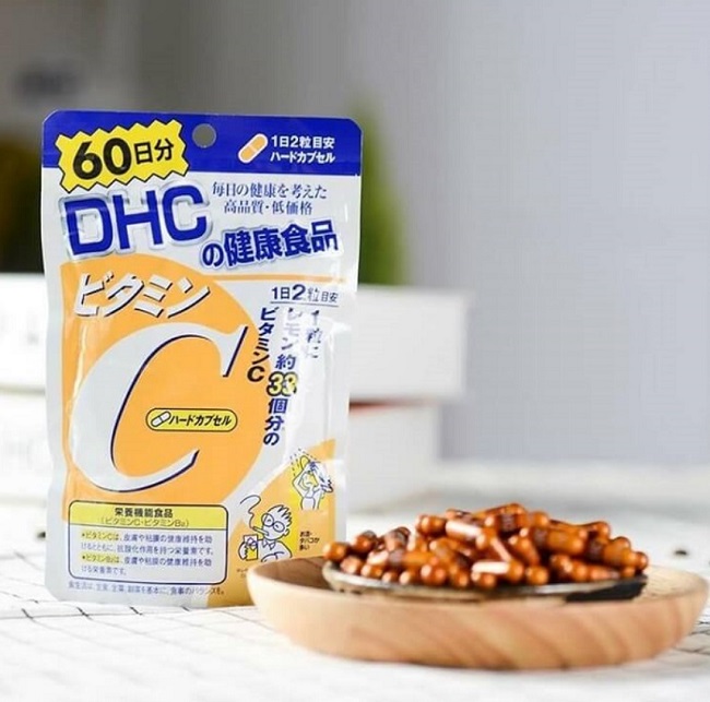 Uống vitamin C DHC không đúng cách có thể gây mụn trên da