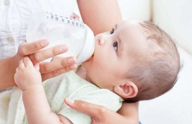 Sử dụng sữa cho trẻ sơ sinh rất thuận tiện