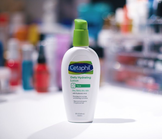 Kem dưỡng dạng lotion Cetaphil Daily Hydrating