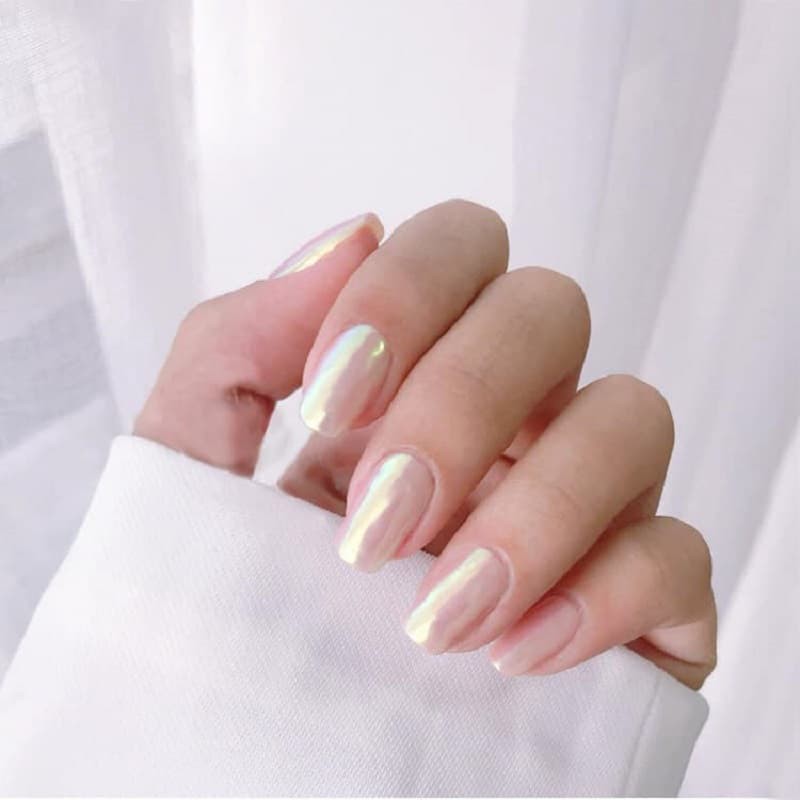 Nails tráng gương trắng được yêu thích tại Việt Nam bởi sự đẹp tinh tế và sự độc đáo của chúng. Năm 2024, công nghệ sơn móng tay đã tiên tiến hơn bao giờ hết với nhiều màu sắc và họa tiết mới. Hãy xem hình ảnh để tìm kiếm cách trang trí móng tay tươi sáng và thú vị của bạn!