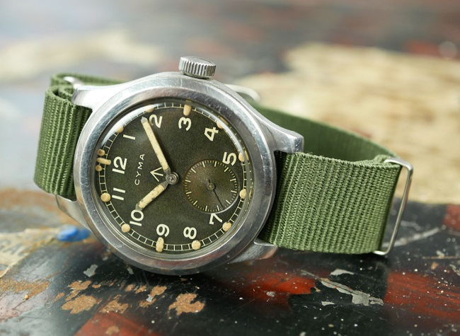 Đồng hồ quân đội có vỏ làm từ vỏ thép không gỉ