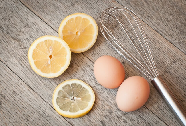 Cách trị gàu tại nhà bằng chanh và trứng