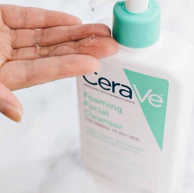 Cách sử dụng sữa rửa ráy CeraVe mang lại da nhờn mụn