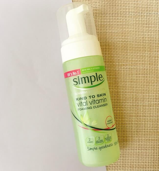 Sữa rửa mặt Simple Kind To Skin Vitamin Foaming Cleanser dành cho da dầu