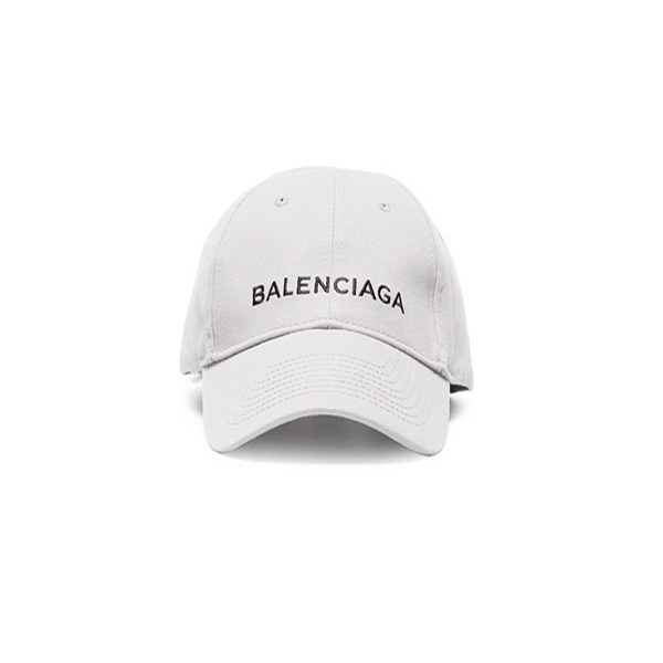Balenciaga là một trong các thương hiệu mũ lưỡi trai nổi tiếng nhất hiện nay