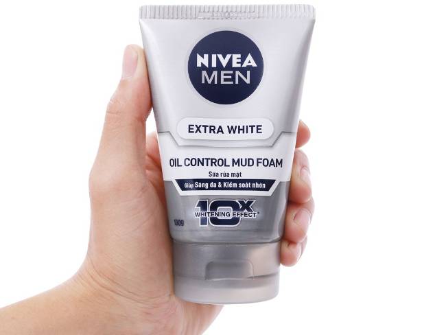 Đánh giá sữa rửa mặt Nivea Extra White Oil Control Mud Foam