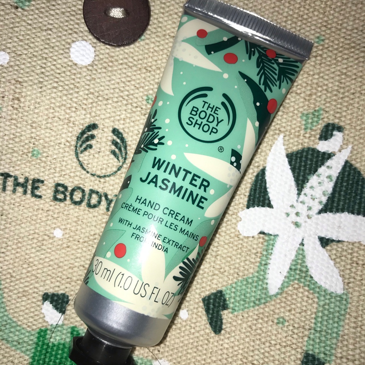 Kem dưỡng tay The Body Shop Winter Jasmine Hand Cream