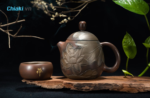 Bộ ấm trà biếu Tết đầy tính nghệ thuật để tặng cho người tri âm tri kỷ