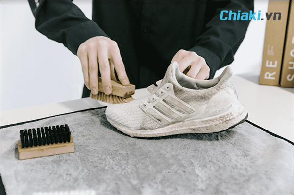 cách giặt giày Adidas chất liệu vải, cách giặt giày adidas ultra boost, cách giặt giày adidas prophere