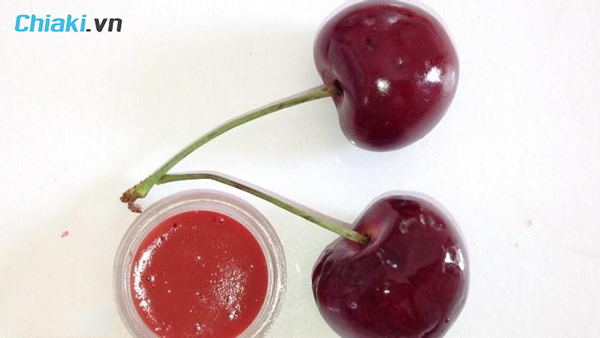 Hướng dẫn cách làm son môi tại nhà bằng quả cherry