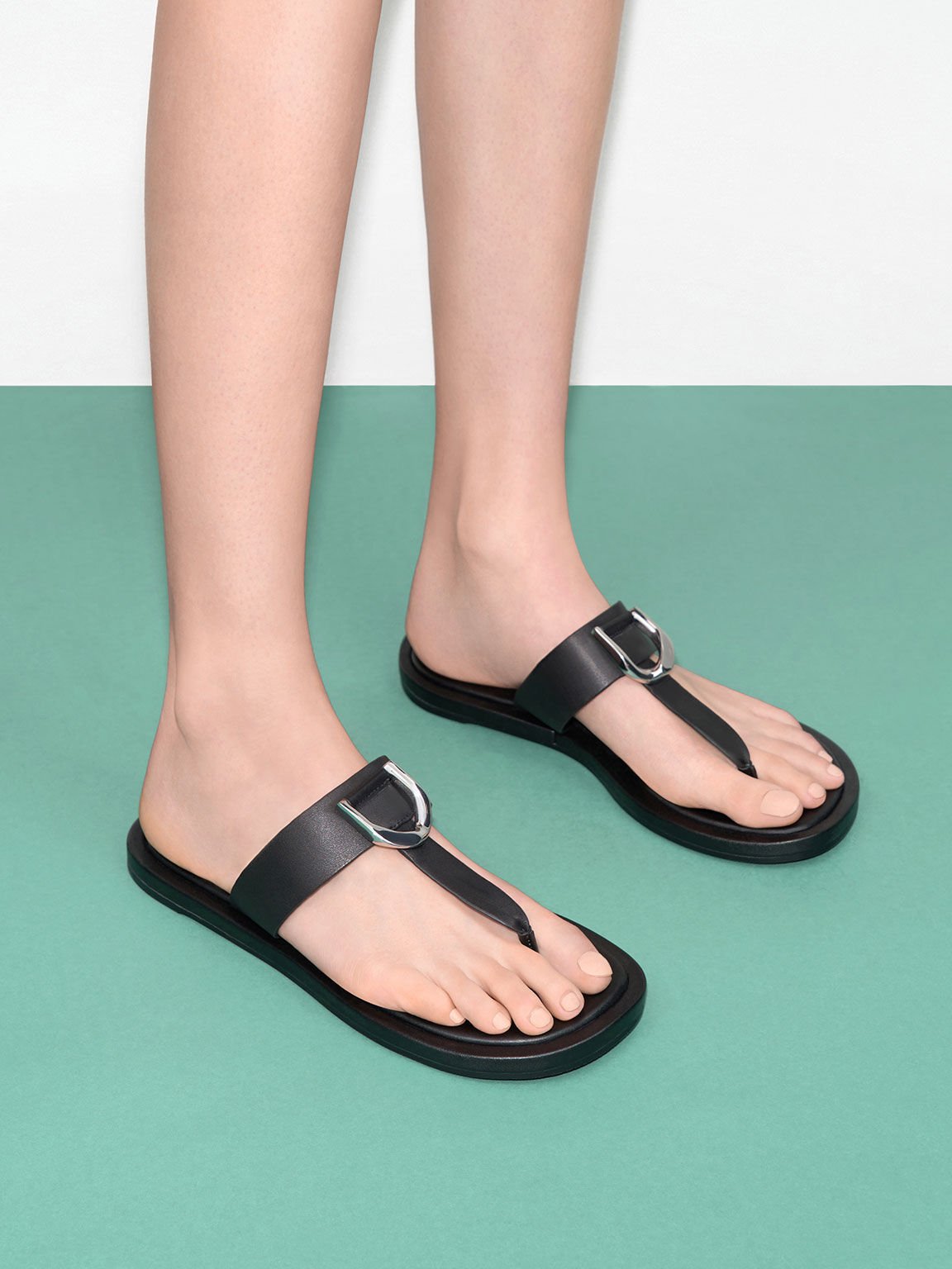 Black Gabine Leather Thong Sandals - CHARLES & KEITH VN