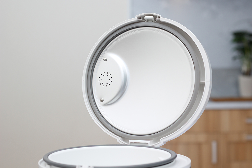 Nắp vòm inox, dễ dàng lau chùi
