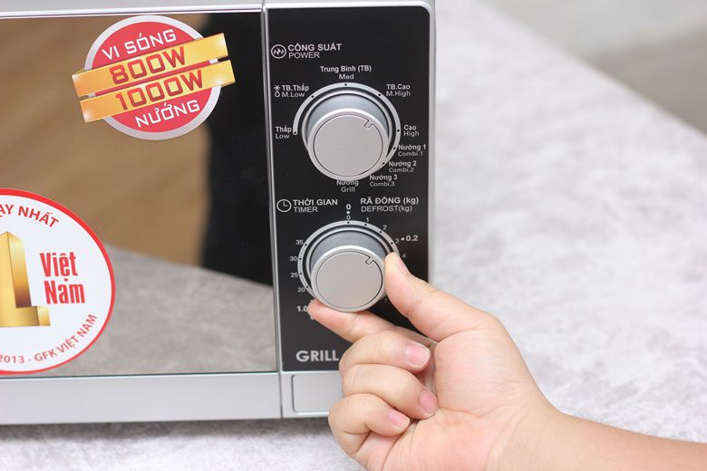 L&ograve; vi s&oacute;ng Sharp R-G223VN-SM 20 l&iacute;t c&oacute; nướng 5
