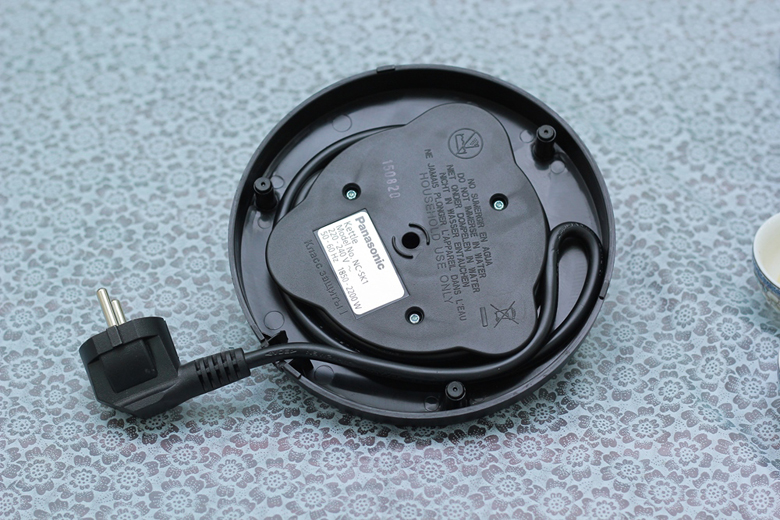 Ấm siêu tốc Panasonic NC-SK1BRA 1.6 lít 9